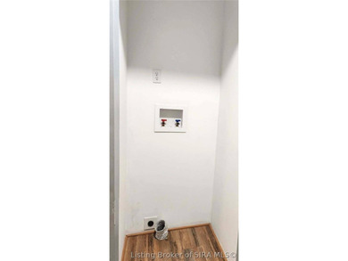 Completely remodeled in 2021 and move-in ready! This beautifully - photo 17