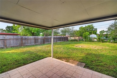 Welcome to this delightful 4-bedroom, 2-bathroom home boasting - photo 19