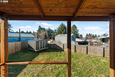 This move-in-ready home offers three bedrooms, twOpo bathrooms - photo 22