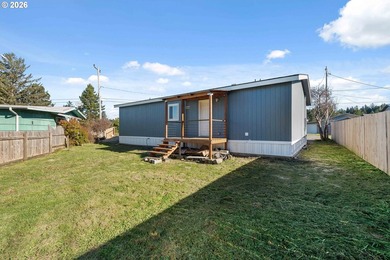 This move-in-ready home offers three bedrooms, twOpo bathrooms - photo 23