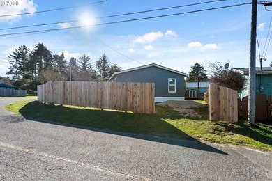This move-in-ready home offers three bedrooms, twOpo bathrooms - photo 28