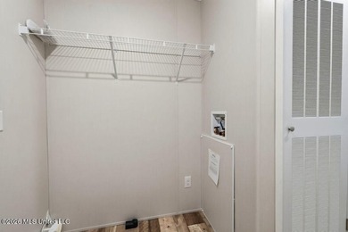 Brand new and never lived in! This beautiful 16' x 76' - photo 10