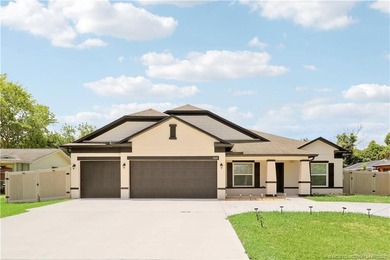 WOW!! Gorgeous custom pool home featuring 4 spacious bedrooms, 3 - photo 3