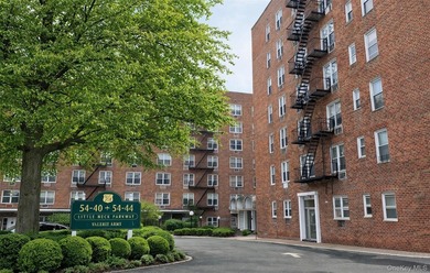 Welcome to the stunning Valerie Arms Building, located in the - photo 2