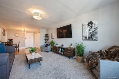 Welcome to the stunning Valerie Arms Building, located in the - photo 4