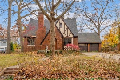 Hammond Lake Home For Sale in Sylvan Lake Michigan