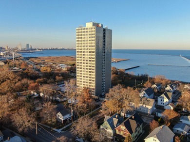 Lake Michigan views and effortless Bay View living await in this - photo 4
