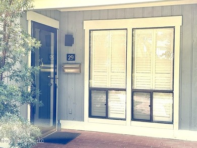 Easy living with the convenience of your own private elevator! - photo 3