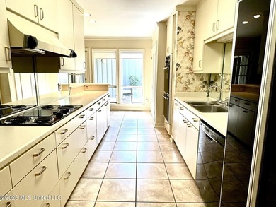 Easy living with the convenience of your own private elevator! - photo 9