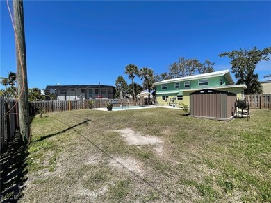 INVESTOR ALERT! Featuring a completely remodeled duplex with all - photo 12