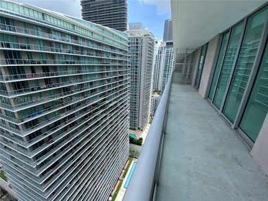 Beautiful 2/2 + extra den/office and 2 assigned parking spaces - photo 12
