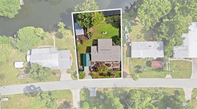 Welcome to 8421 W. Scott Court in beautiful Chassahowitzka, a - photo 3