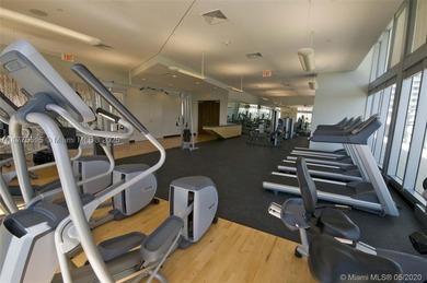 Beautiful 2/2 + extra den/office and 2 assigned parking spaces - photo 14