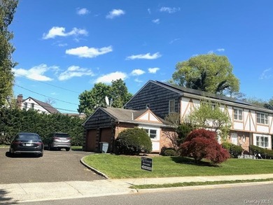 LARGE HOME ON A HUGE LOT SIZE!!!!!!! Beautiful brick Colonial - photo 2