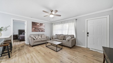 Welcome to this beautifully renovated 3 bedroom, 2 bath block - photo 3