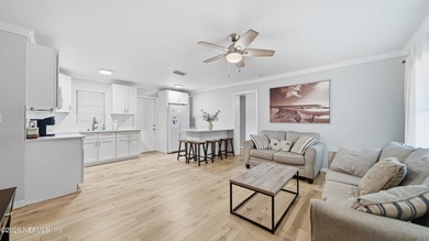Welcome to this beautifully renovated 3 bedroom, 2 bath block - photo 4
