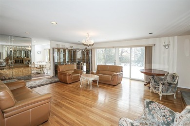LARGE HOME ON A HUGE LOT SIZE!!!!!!! Beautiful brick Colonial - photo 8