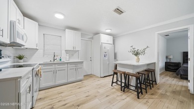 Welcome to this beautifully renovated 3 bedroom, 2 bath block - photo 8