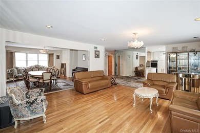 LARGE HOME ON A HUGE LOT SIZE!!!!!!! Beautiful brick Colonial - photo 9
