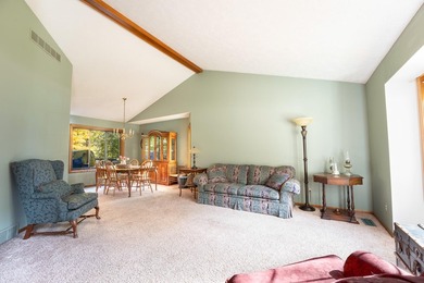Lovely-One Owner Custom Home placed in the private and ever - photo 4