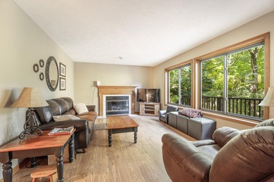 Lovely-One Owner Custom Home placed in the private and ever - photo 6