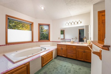 Lovely-One Owner Custom Home placed in the private and ever - photo 9