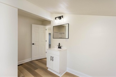Welcome to this stunning, completely renovated 4-bedroom - photo 21
