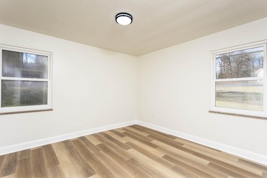 Welcome to this stunning, completely renovated 4-bedroom - photo 24