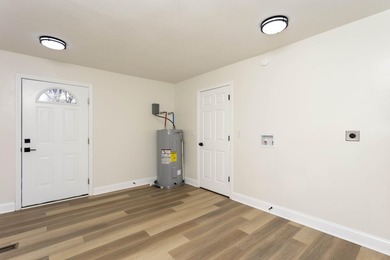 Welcome to this stunning, completely renovated 4-bedroom - photo 27