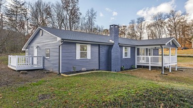 Welcome to this stunning, completely renovated 4-bedroom - photo 38