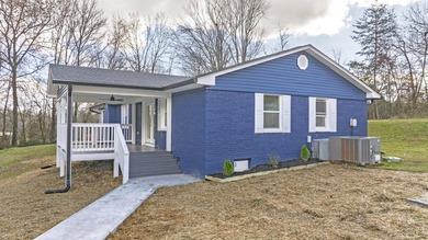 Welcome to this stunning, completely renovated 4-bedroom - photo 40