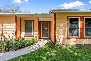 Beautiful 3-bedroom, 2-bath, 2-car garage POOL home in desirable - photo 4