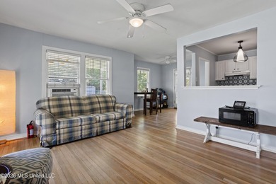 This cute Pascagoula cottage is close to the beach, parks, and - photo 7