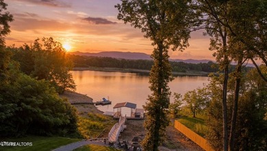 Welcome to 825 Plainview Drive known as ''Lone Oak Lakehouse'' - photo 12