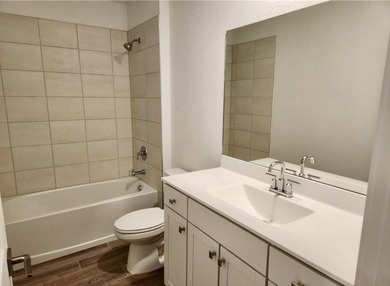 This newly built 3-bedroom, 2.5-bathroom townhouse is ideally - photo 6