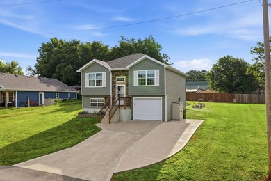 Built in 2022 and beautifully maintained, this 3-bedroom, 2-bath - photo 33
