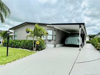 Beautiful RARE 3 BEDROOM home. 1792 SqFt. Gorgeously remodeled! - photo 3