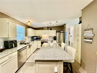 Beautiful RARE 3 BEDROOM home. 1792 SqFt. Gorgeously remodeled! - photo 8