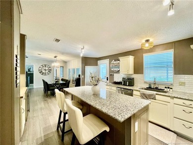 Beautiful RARE 3 BEDROOM home. 1792 SqFt. Gorgeously remodeled! - photo 10