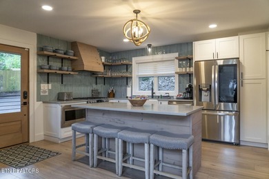 Welcome to 825 Plainview Drive known as ''Lone Oak Lakehouse'' - photo 42