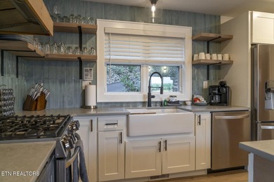 Welcome to 825 Plainview Drive known as ''Lone Oak Lakehouse'' - photo 44