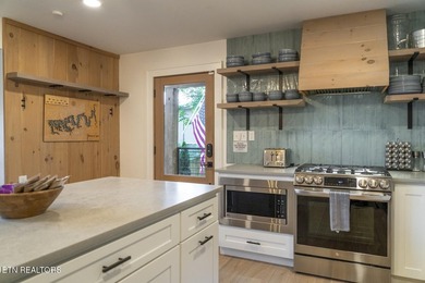 Welcome to 825 Plainview Drive known as ''Lone Oak Lakehouse'' - photo 45