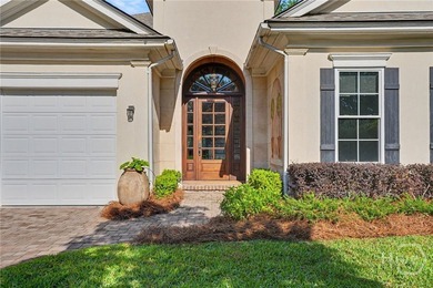 Centrally located in desirable Oakridge, this meticulously - photo 2