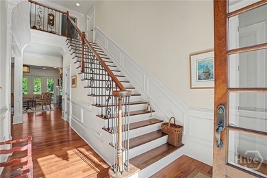 Centrally located in desirable Oakridge, this meticulously - photo 3