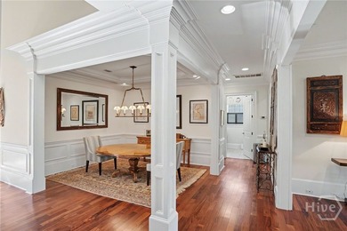 Centrally located in desirable Oakridge, this meticulously - photo 5