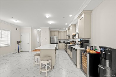 Welcome to this beautifully maintained, newly built home (2023) - photo 12