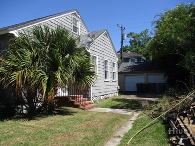 Investor special in Baldwin Park! Welcome to 640 Maupas Ave, a - photo 3