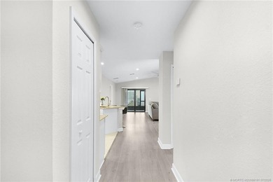 Beautiful furnished CBS 2 Bedroom, 2 Bath, One car garage CBS - photo 4