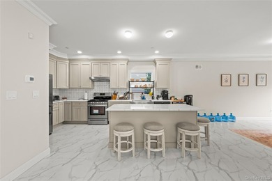 Welcome to this beautifully maintained, newly built home (2023) - photo 15