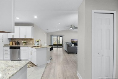 Beautiful furnished CBS 2 Bedroom, 2 Bath, One car garage CBS - photo 5
